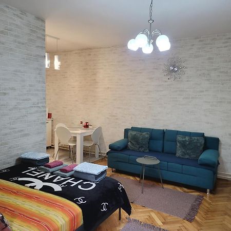 Apartman "Garden" Novi Sad Luaran gambar