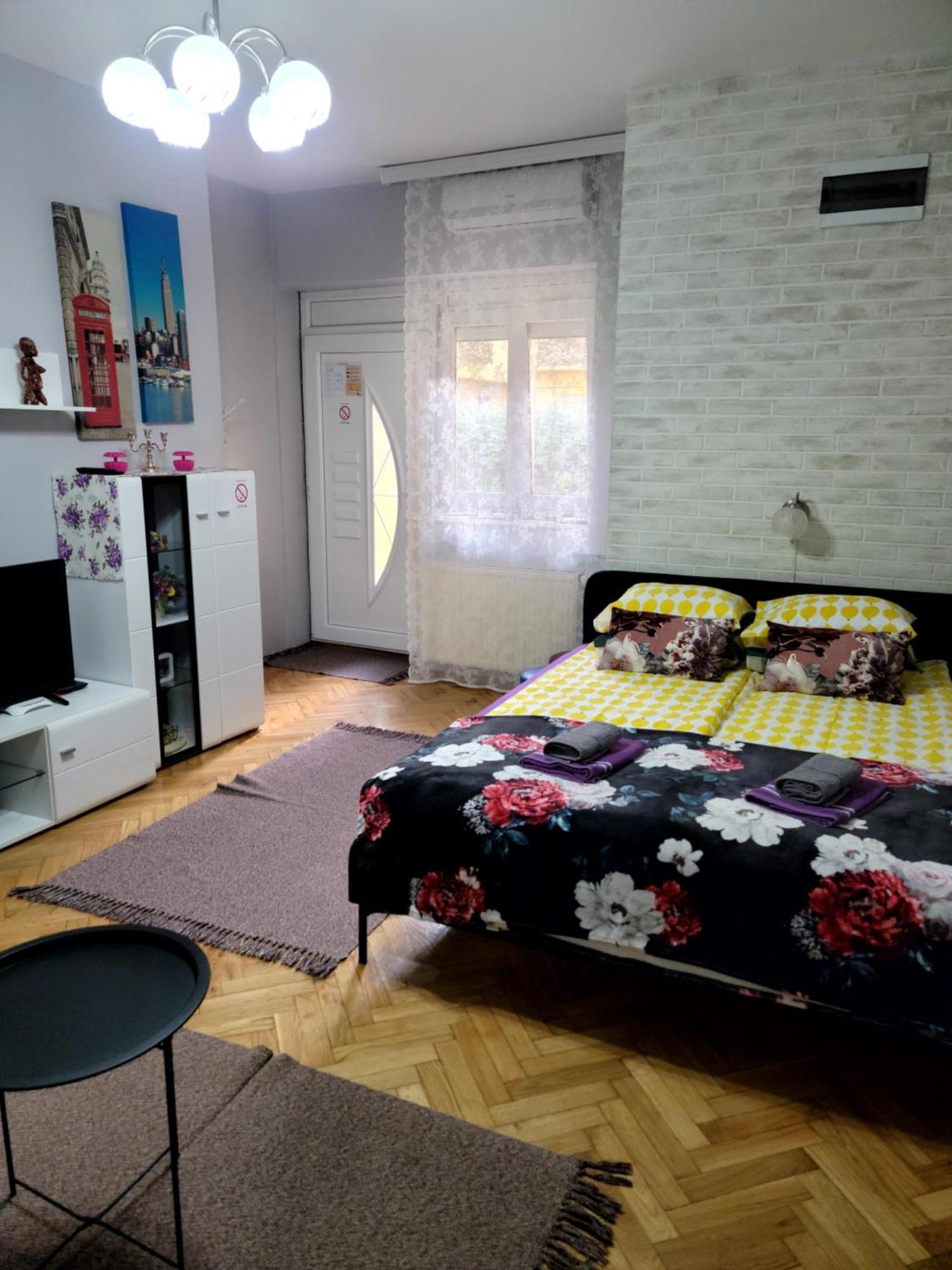 Apartman "Garden" Novi Sad Luaran gambar