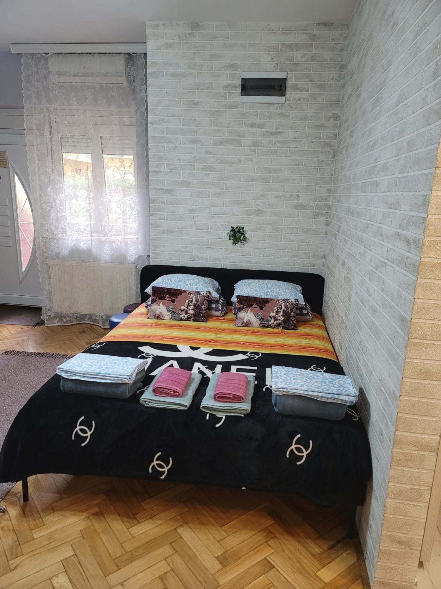Apartman "Garden" Novi Sad Luaran gambar
